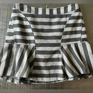 Worthington tulip skirt black gray stripe SZ 10